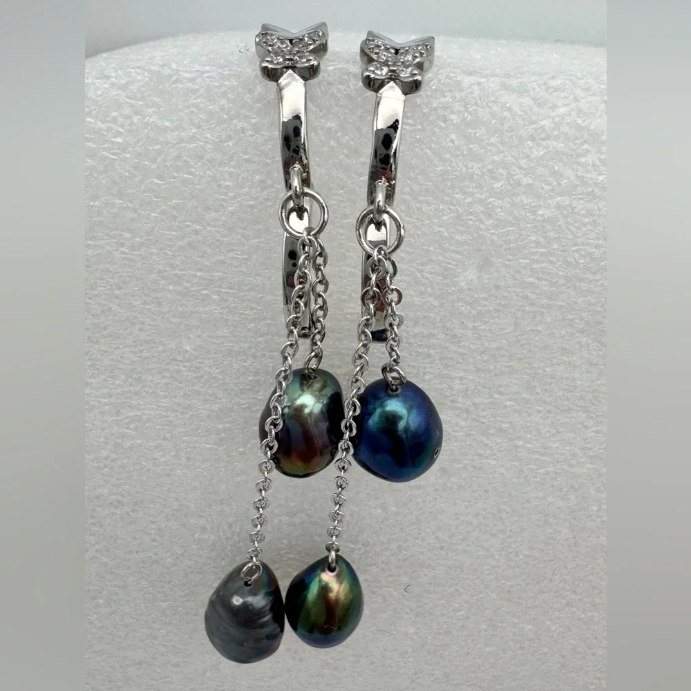 Reposhing Real Authentic fresh water pearls dangle with huggie